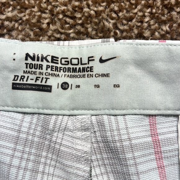 Mens Nike Golf Tour Performance Shorts. Size 38 waist - Picture 4 of 4